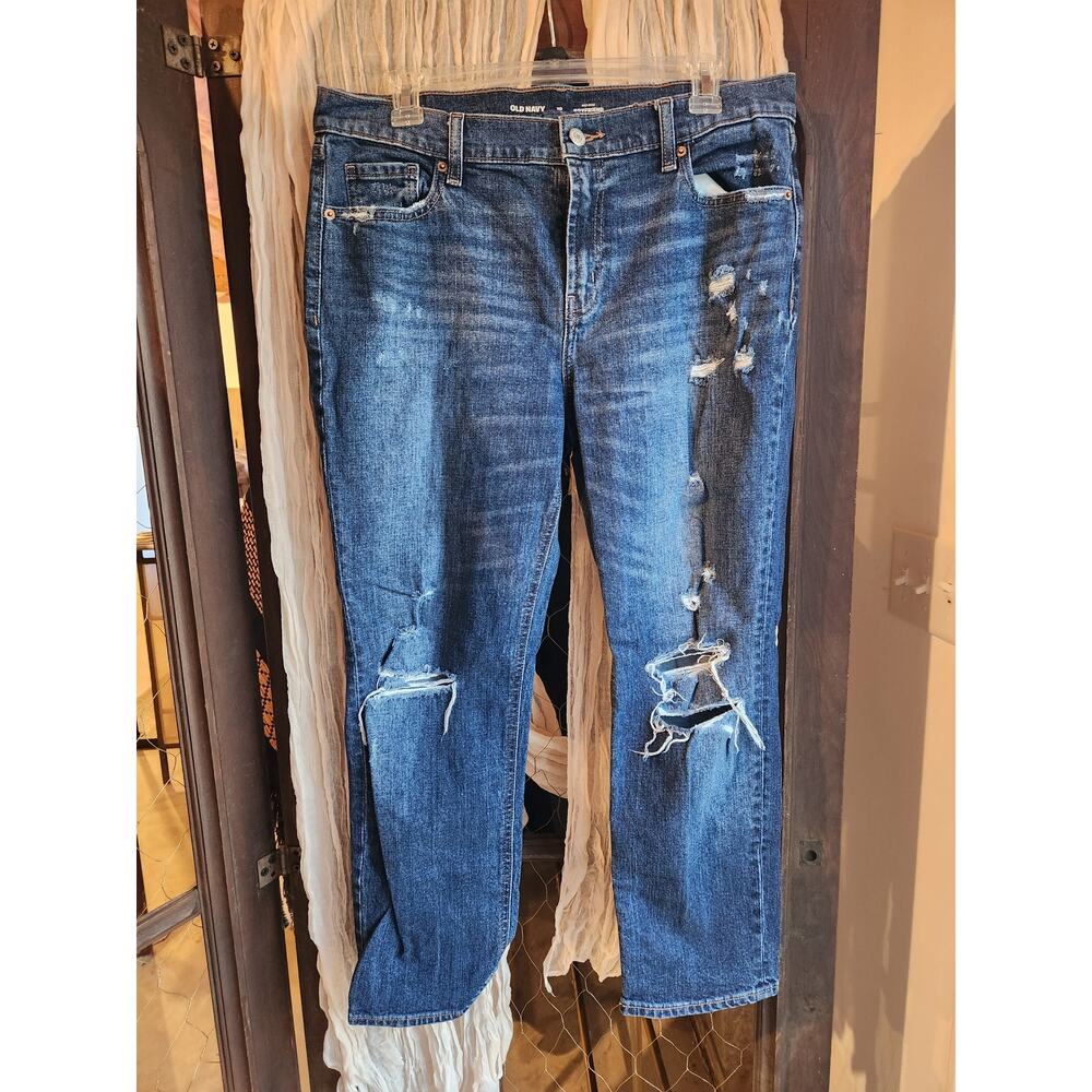 Old Navy Distressed Boyfriend Jean Capris